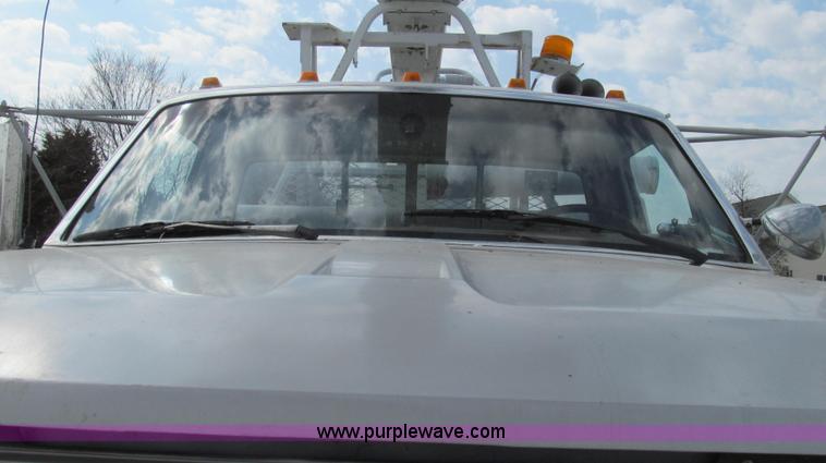 image for item E3840 1991 Ford F800 bucket truck