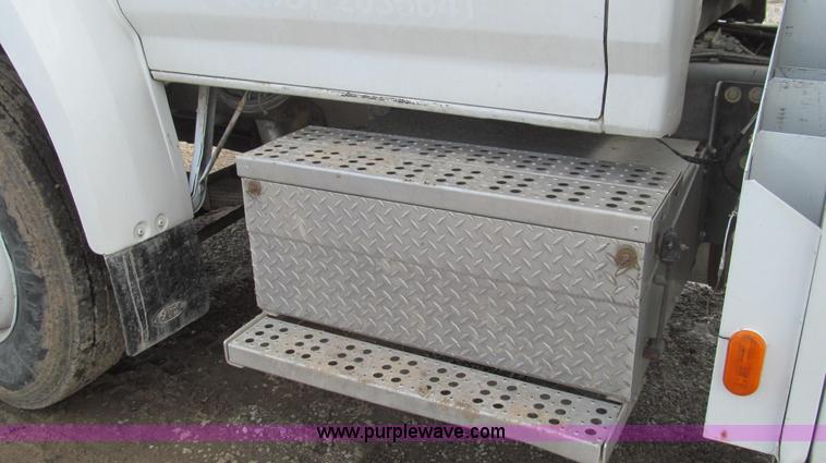 image for item E3840 1991 Ford F800 bucket truck