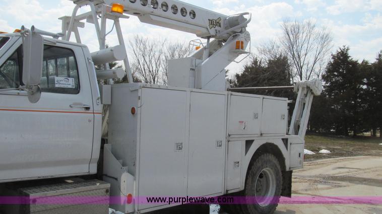 image for item E3840 1991 Ford F800 bucket truck