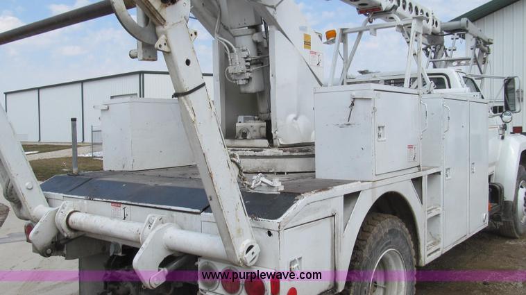 image for item E3840 1991 Ford F800 bucket truck