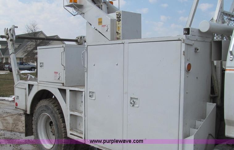 image for item E3840 1991 Ford F800 bucket truck