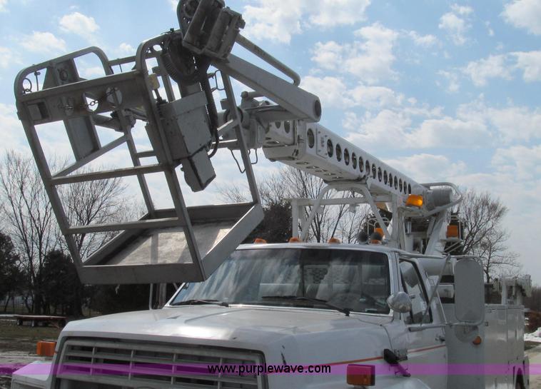 image for item E3840 1991 Ford F800 bucket truck