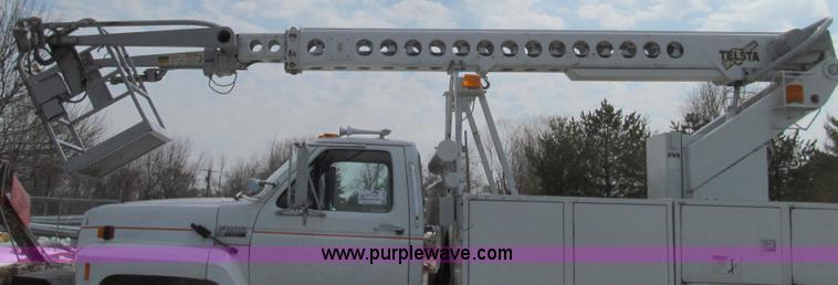 image for item E3840 1991 Ford F800 bucket truck