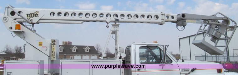 image for item E3840 1991 Ford F800 bucket truck