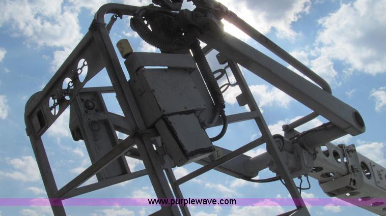 image for item E3840 1991 Ford F800 bucket truck