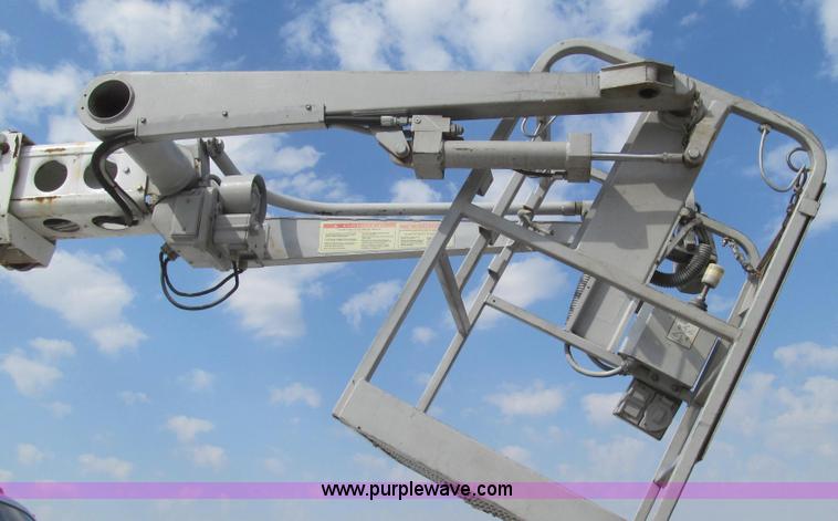 image for item E3840 1991 Ford F800 bucket truck