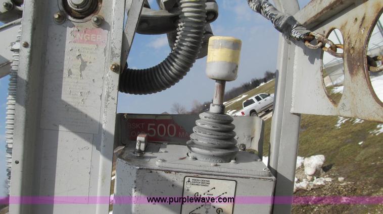 image for item E3840 1991 Ford F800 bucket truck