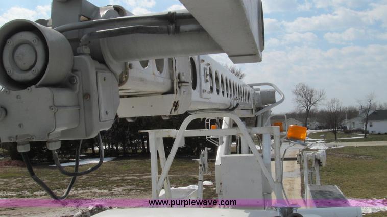 image for item E3840 1991 Ford F800 bucket truck