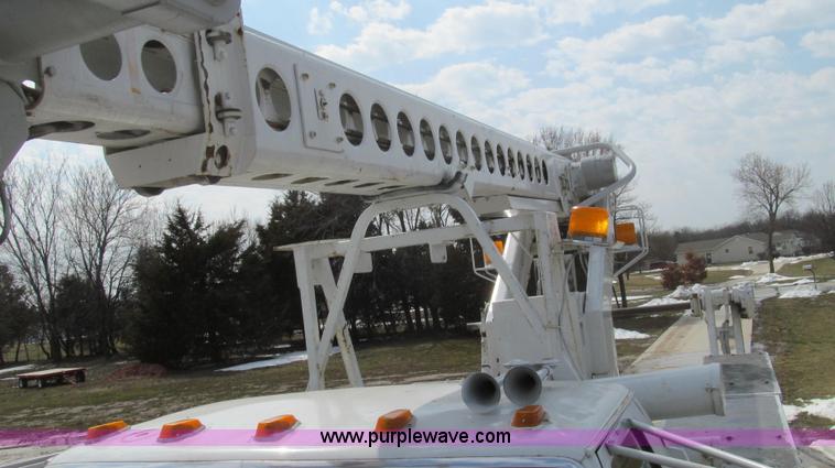 image for item E3840 1991 Ford F800 bucket truck