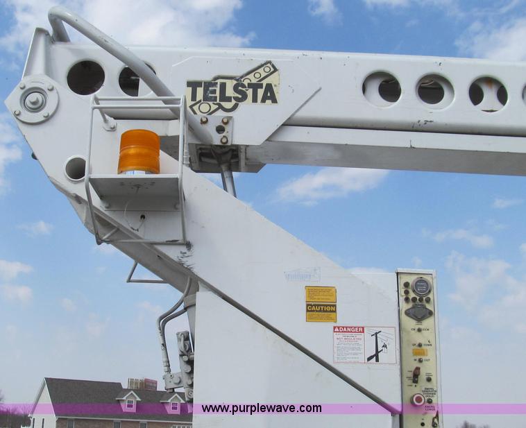 image for item E3840 1991 Ford F800 bucket truck