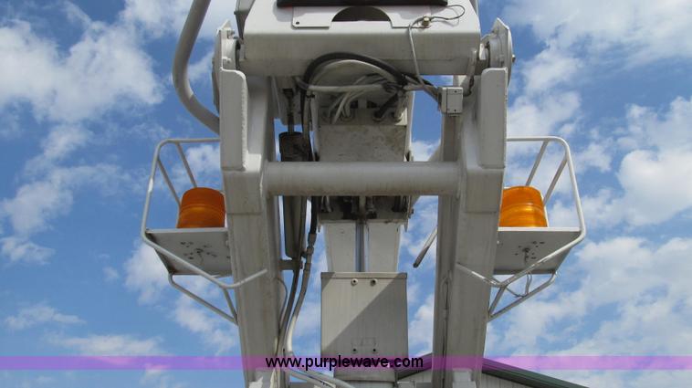 image for item E3840 1991 Ford F800 bucket truck