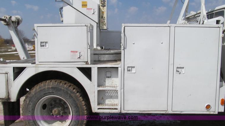 image for item E3840 1991 Ford F800 bucket truck