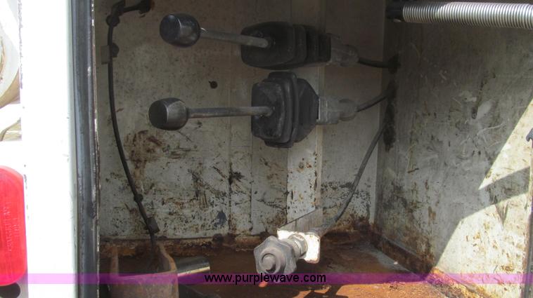 image for item E3840 1991 Ford F800 bucket truck