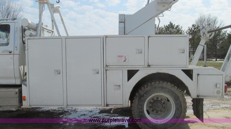 image for item E3840 1991 Ford F800 bucket truck
