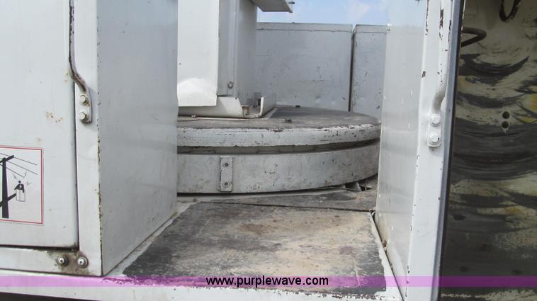 image for item E3840 1991 Ford F800 bucket truck