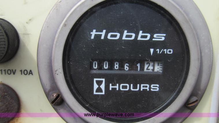 image for item E3840 1991 Ford F800 bucket truck