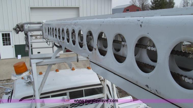 image for item E3840 1991 Ford F800 bucket truck