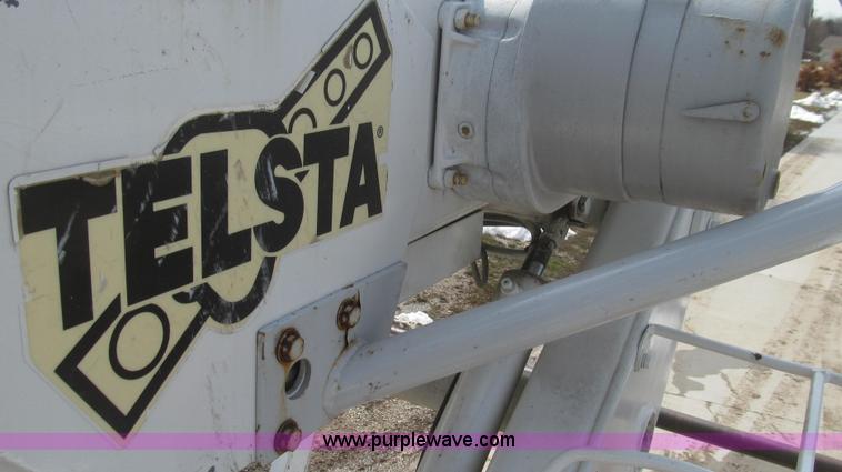 image for item E3840 1991 Ford F800 bucket truck