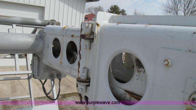 image for item E3840 1991 Ford F800 bucket truck