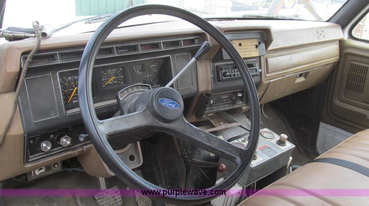 image for item E3840 1991 Ford F800 bucket truck