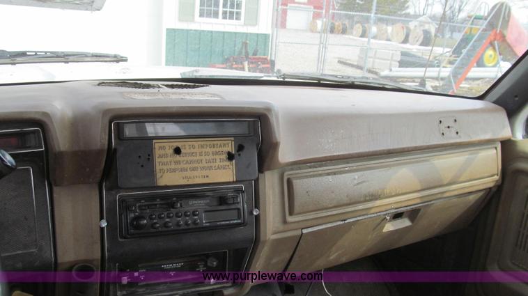 image for item E3840 1991 Ford F800 bucket truck