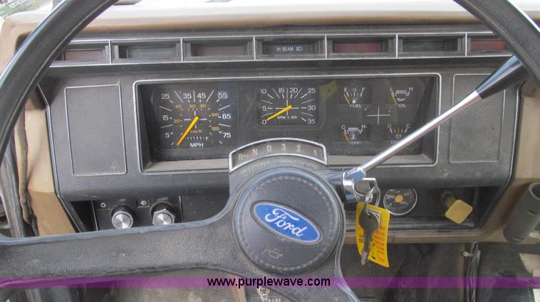 image for item E3840 1991 Ford F800 bucket truck