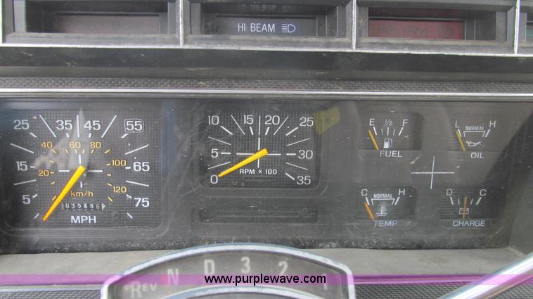 image for item E3840 1991 Ford F800 bucket truck