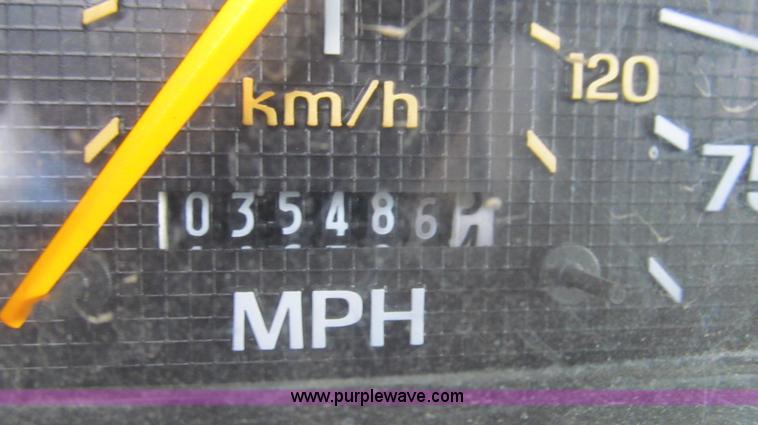 image for item E3840 1991 Ford F800 bucket truck