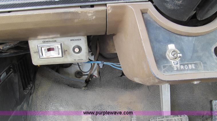 image for item E3840 1991 Ford F800 bucket truck