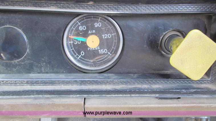 image for item E3840 1991 Ford F800 bucket truck