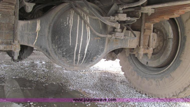 image for item E3840 1991 Ford F800 bucket truck