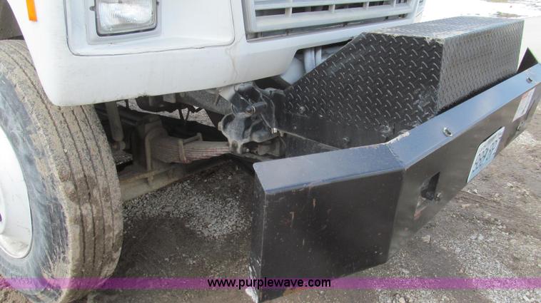 image for item E3840 1991 Ford F800 bucket truck