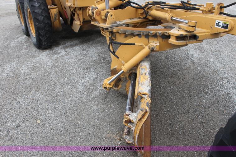 image for item E4315 Champion 720A Series IV articulated motor grader