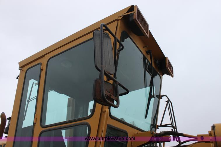 image for item E4315 Champion 720A Series IV articulated motor grader