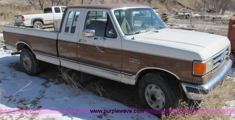 image for item E5025 1990 Ford F250 XLT Lariat SuperCab pickup truck
