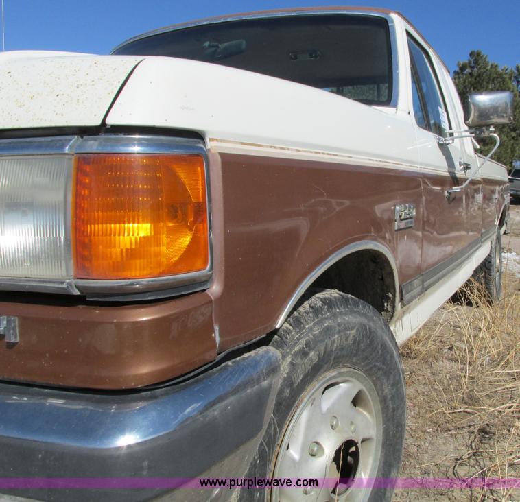 image for item E5025 1990 Ford F250 XLT Lariat SuperCab pickup truck