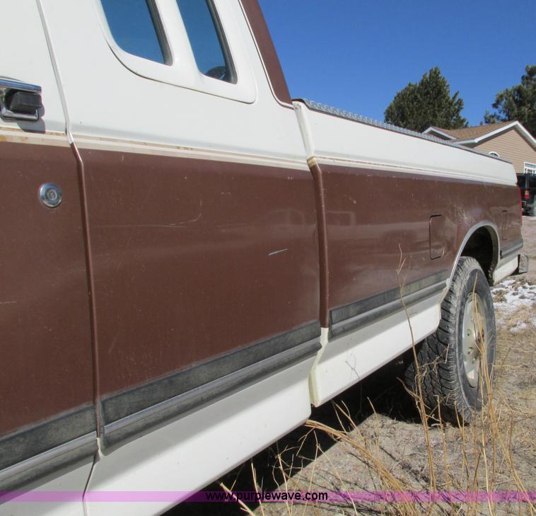 image for item E5025 1990 Ford F250 XLT Lariat SuperCab pickup truck