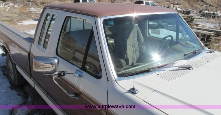 image for item E5025 1990 Ford F250 XLT Lariat SuperCab pickup truck