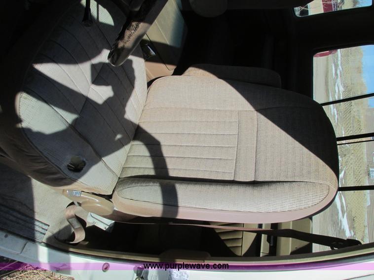 image for item E5025 1990 Ford F250 XLT Lariat SuperCab pickup truck