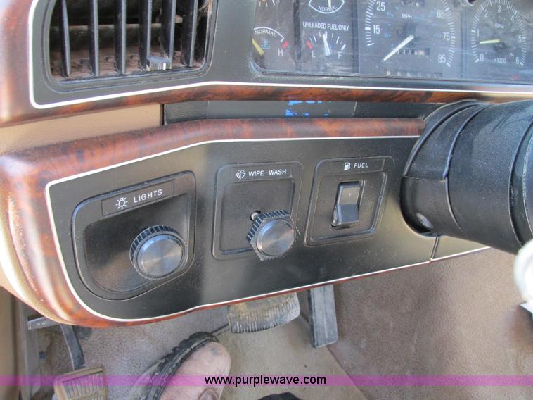 image for item E5025 1990 Ford F250 XLT Lariat SuperCab pickup truck