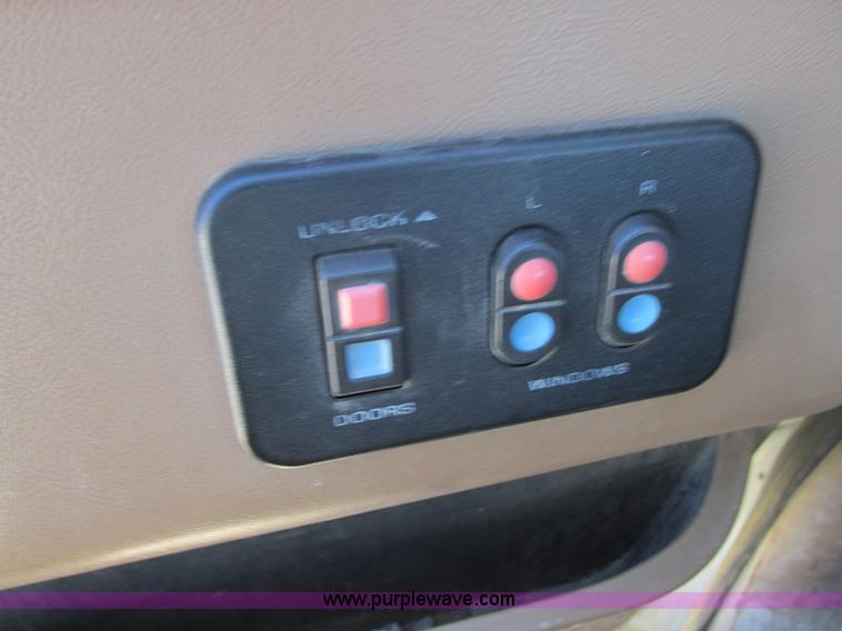 image for item E5025 1990 Ford F250 XLT Lariat SuperCab pickup truck