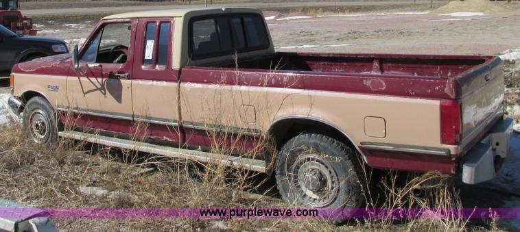 image for item E5026 1989 Ford F250 XLT Lariat SuperCab pickup truck