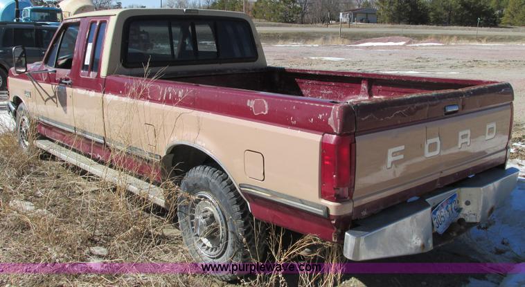 image for item E5026 1989 Ford F250 XLT Lariat SuperCab pickup truck