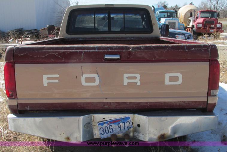 image for item E5026 1989 Ford F250 XLT Lariat SuperCab pickup truck