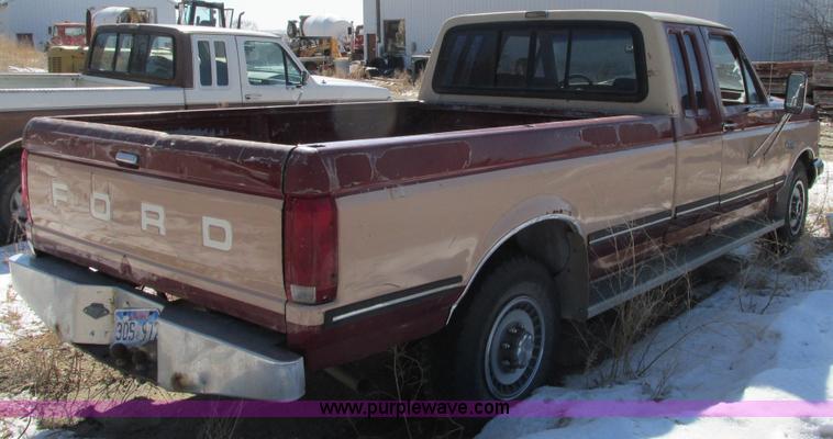 image for item E5026 1989 Ford F250 XLT Lariat SuperCab pickup truck