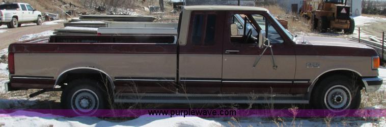 image for item E5026 1989 Ford F250 XLT Lariat SuperCab pickup truck