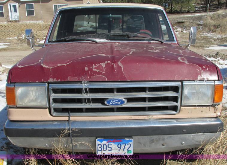 image for item E5026 1989 Ford F250 XLT Lariat SuperCab pickup truck