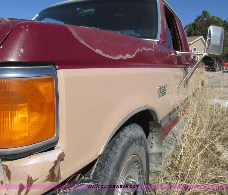 image for item E5026 1989 Ford F250 XLT Lariat SuperCab pickup truck