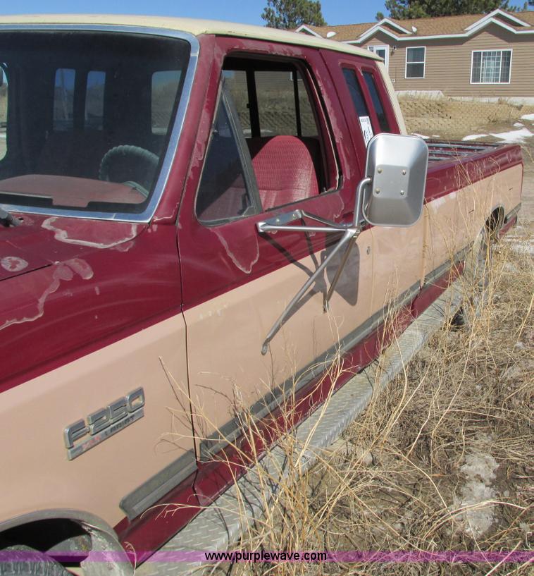 image for item E5026 1989 Ford F250 XLT Lariat SuperCab pickup truck