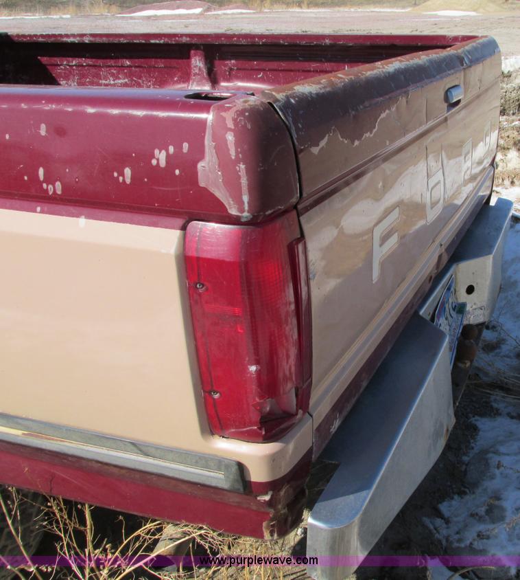 image for item E5026 1989 Ford F250 XLT Lariat SuperCab pickup truck